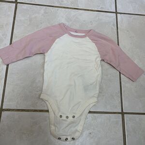 1239. Old Navy Size 3-6 Months